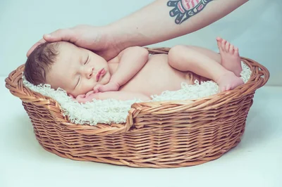 Parentalité positive dès la naissance : 10 conseils incontournables pour 2026
