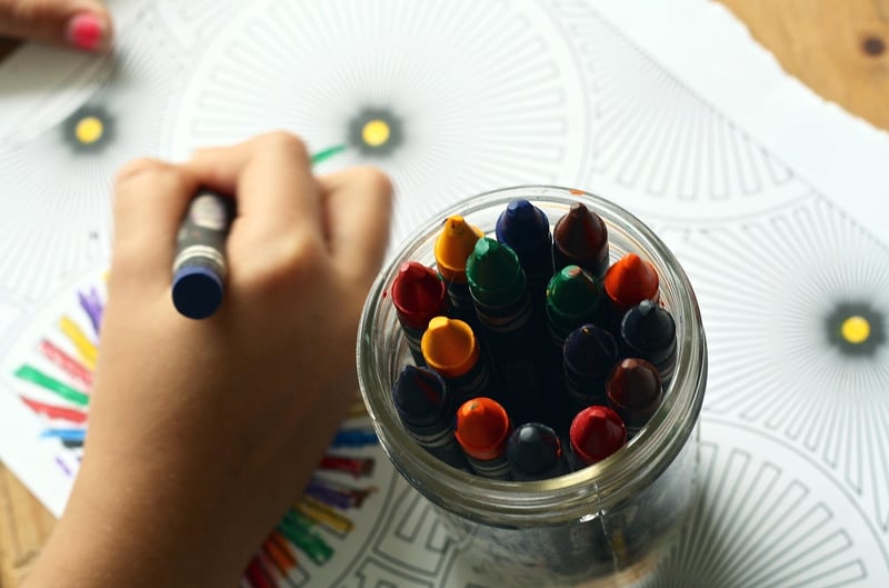 Les bienfaits de l'art et de la créativité pour l'éducation des enfants en 2026
